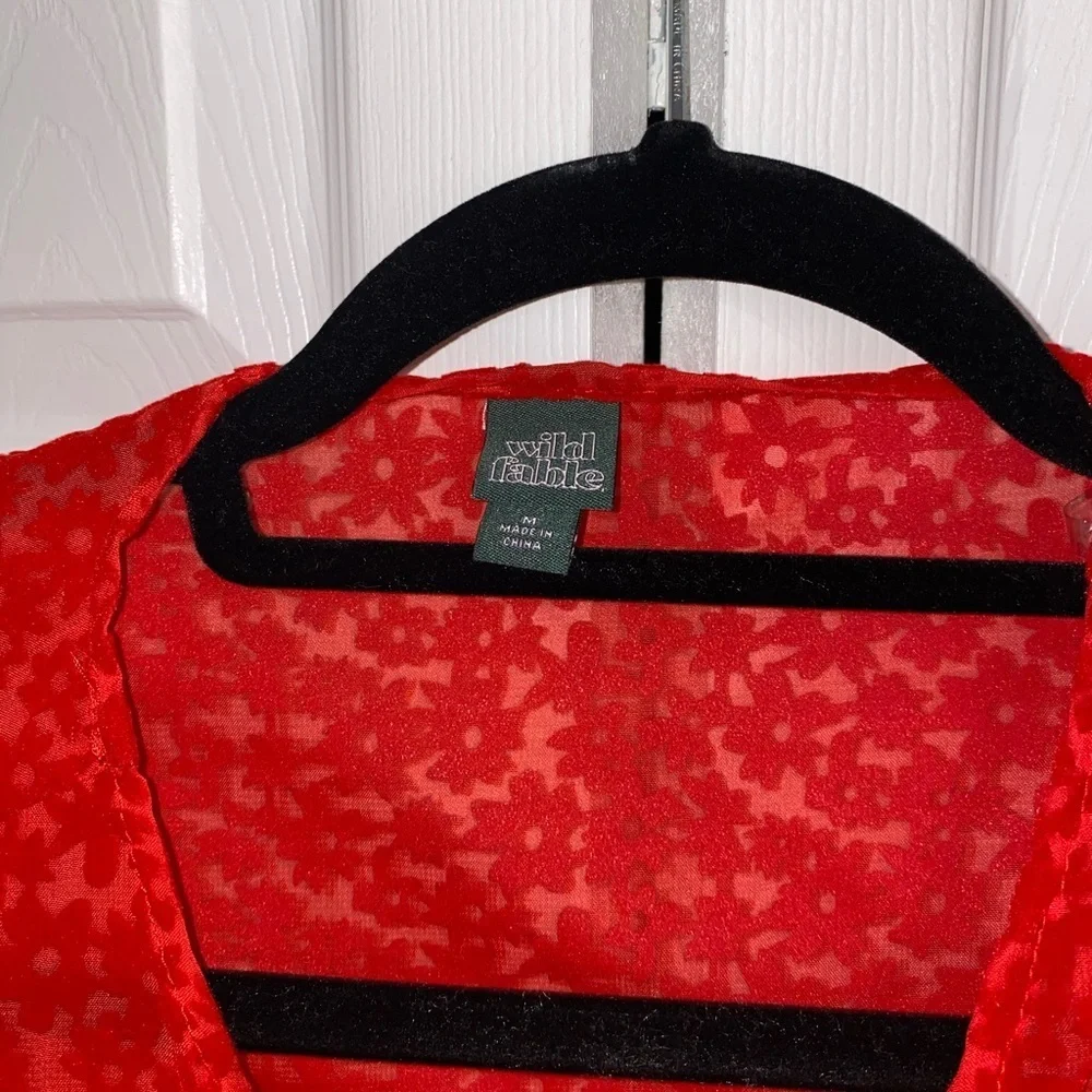 Wild Fable Long Bell Sleeve Cropped Tie-Front
Blouse Red Floral Burnout Size M - Picture 3 of 4
